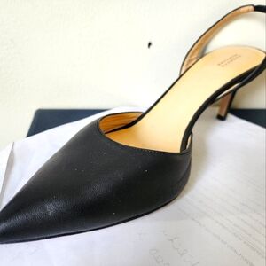Barneys NY Made In Italy Leather slingback heels